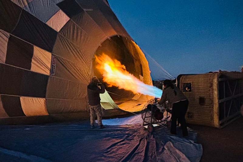 Voo de balão ao nascer do sol - esquerda